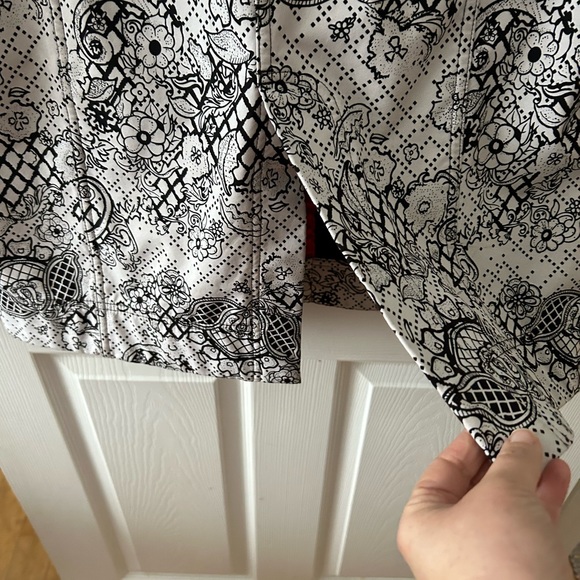 Beautiful Lululemon jacket - Picture 4 of 9